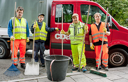 Das Umweltteam mit einem der Fahrzeuge